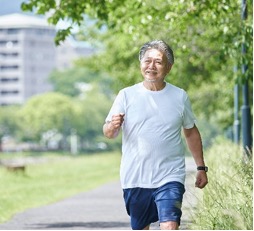 写真:白内障の進行を予防する方法